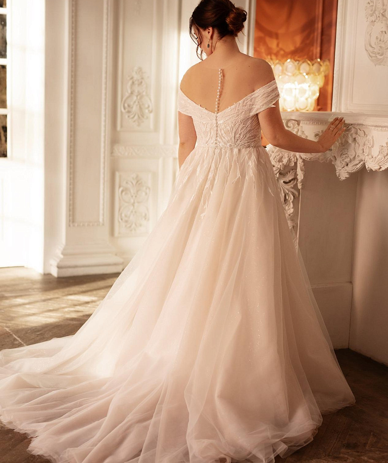 Классическое свадебное платье большого размера
