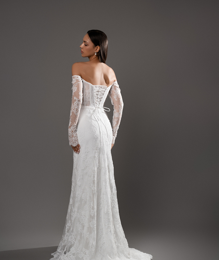 Кружевное свадебное платье русалка с декором из бус