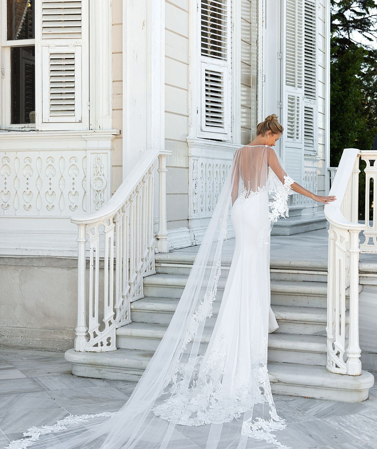 Кейп с кружевной окантовкой