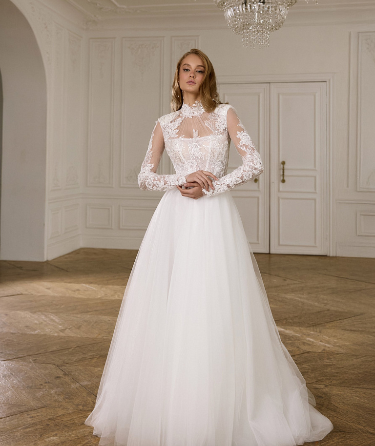 Закрытое свадебное платье с юбкой из фатина и кружевным верхом