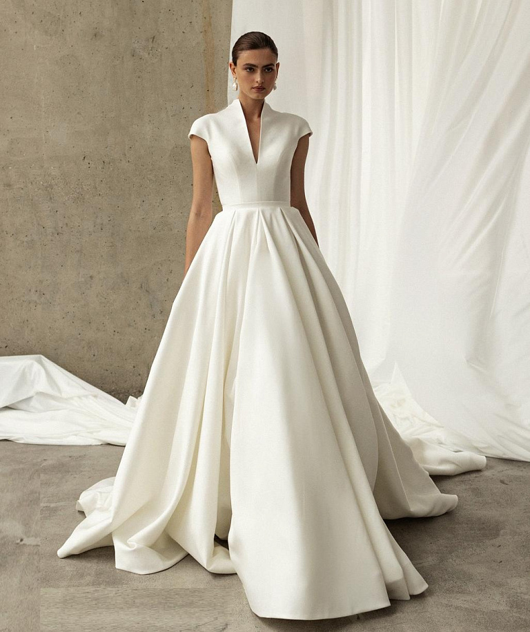 Закрытое свадедбное платье из микадо