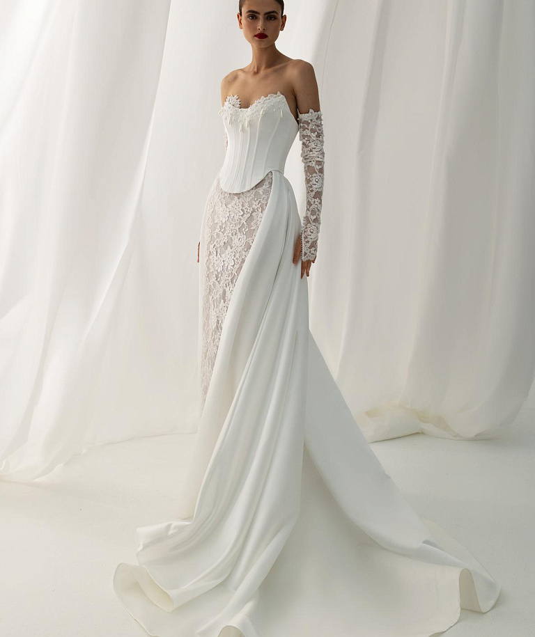 Стильный свадебный комплект с атласным корсетом и кружевной юбкой