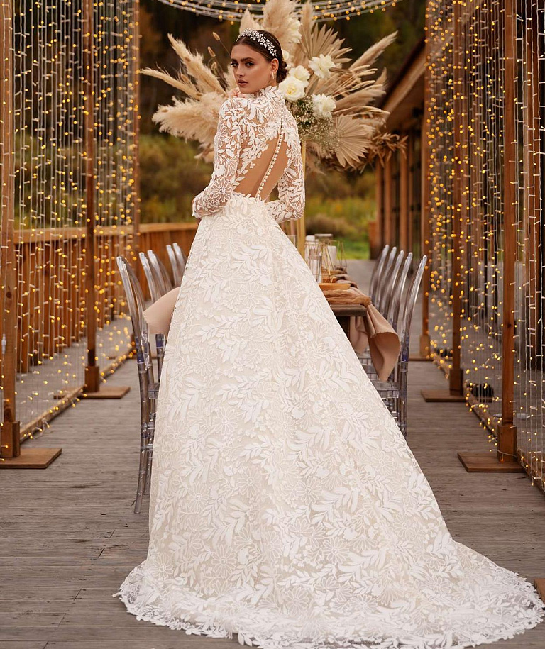 Закрытое свадебное платье в хлопковом кружеве