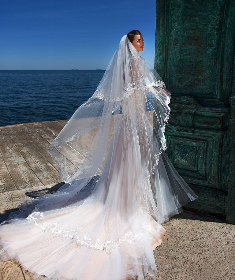 Двухъярусная фата с кружевом в форме веточек
