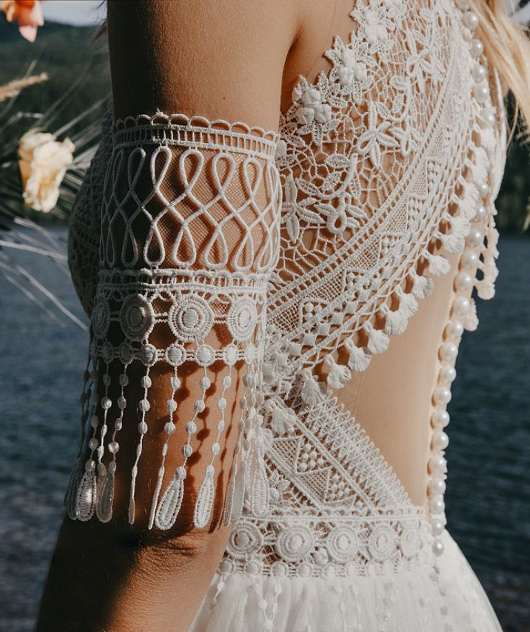 Нежное свадебное платье с кружевным верхом