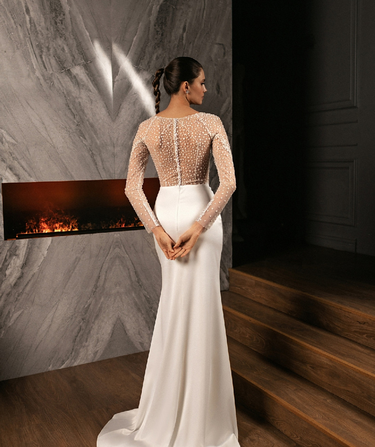 Атласное свадебное платье рыбка с кружевной спинкой и рукавами