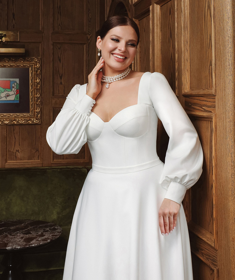 Лаконичное свадебное платье плюс сайз
