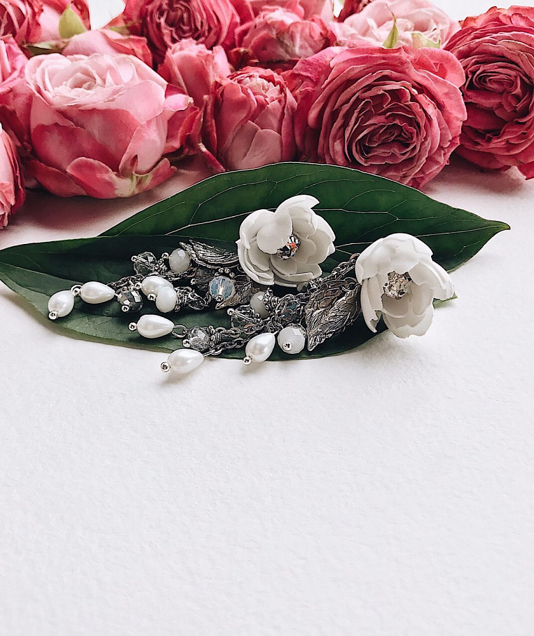 Объёмные серьги в форме цветов