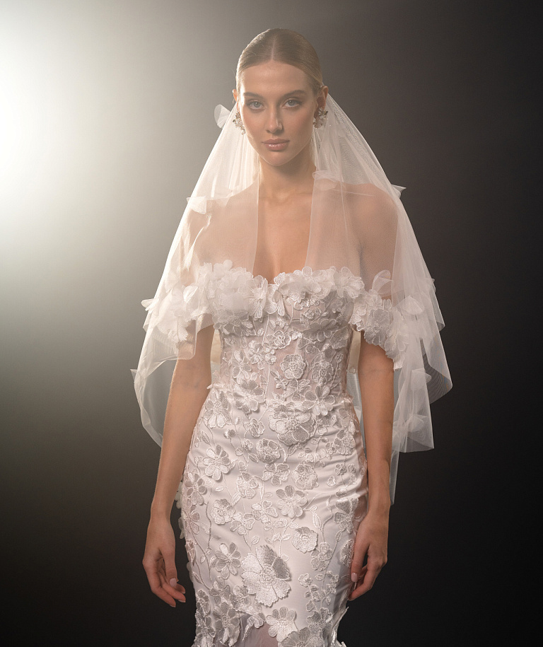 Роскошное свадебное платье с объемным кружевом