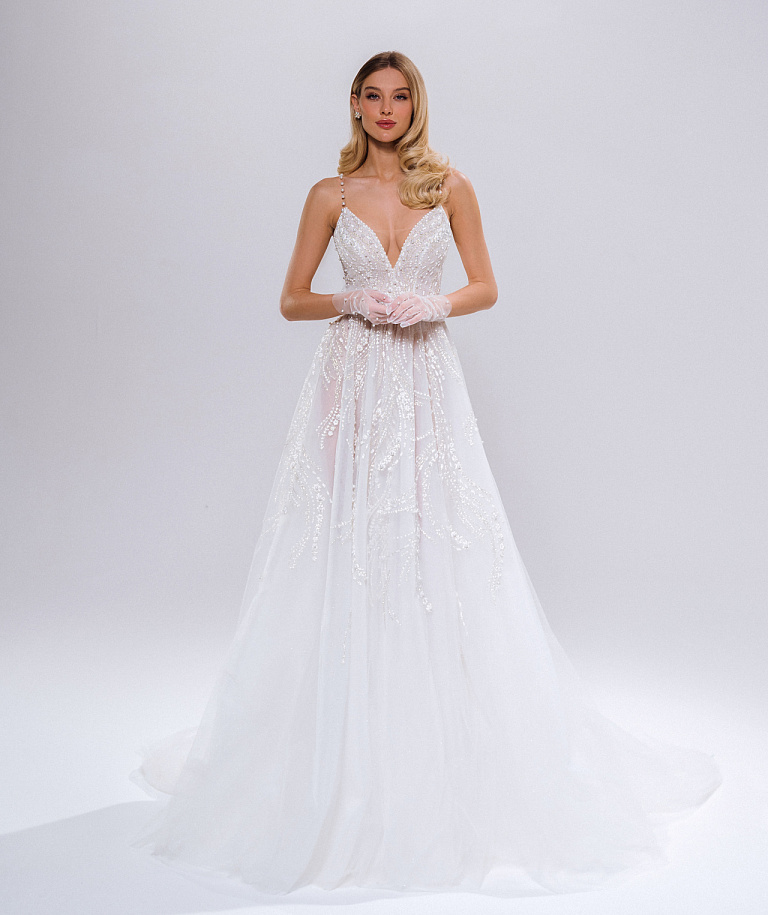 Сверкающее свадебное платье на тонких бретельках