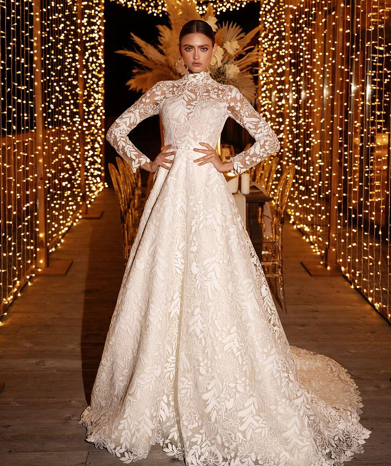 Закрытое свадебное платье в хлопковом кружеве