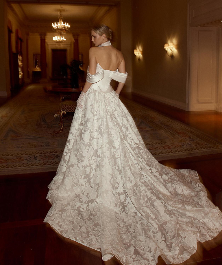 Роскошное свадебное платье из авторского кружева с атласным корсетом