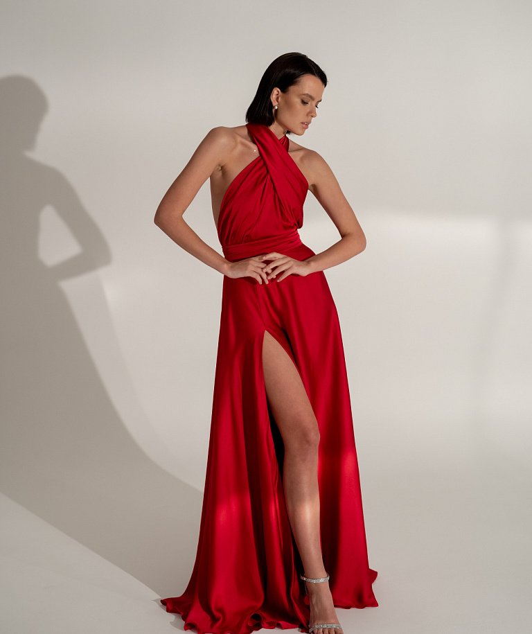Шелковое вечернее платье рубинового цвета