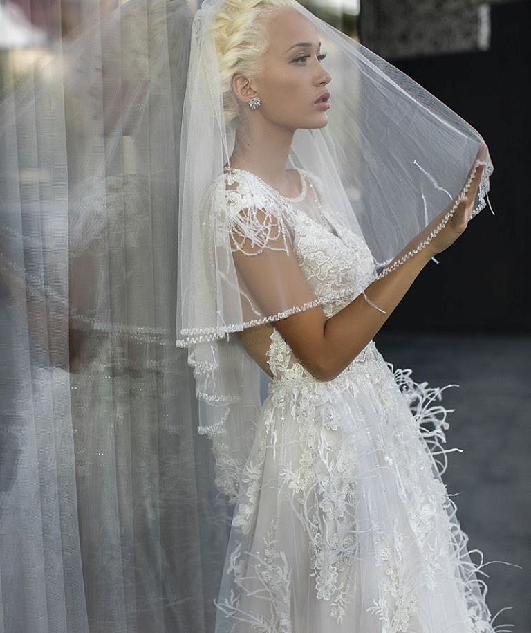 Фата с мерцающей окантовкой