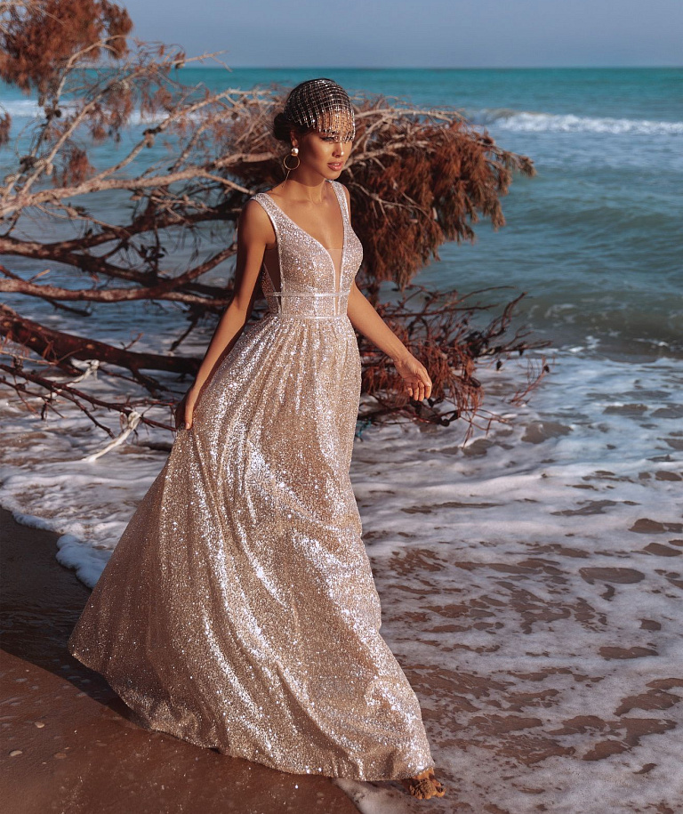 Блестящее золотое свадебное платье