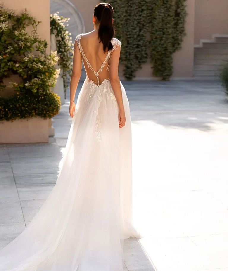 Струящееся платье с разрезом от бедра