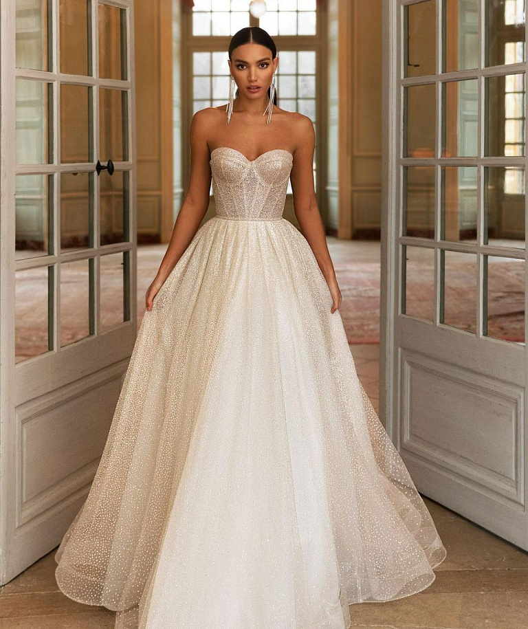 Пышное свадебное платье с корсетом