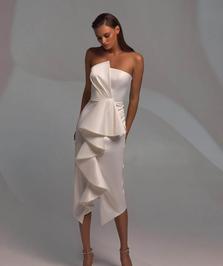 Ассиметричное свадебное платье миди