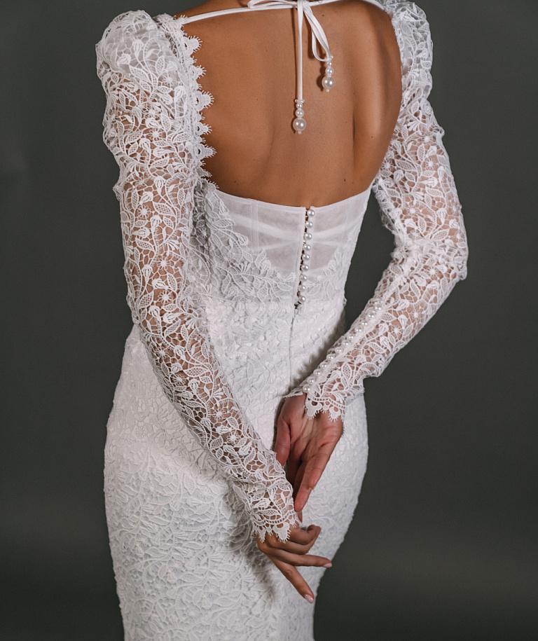 Белое кружевное свадебное платье рыбка с рукавами и декольте