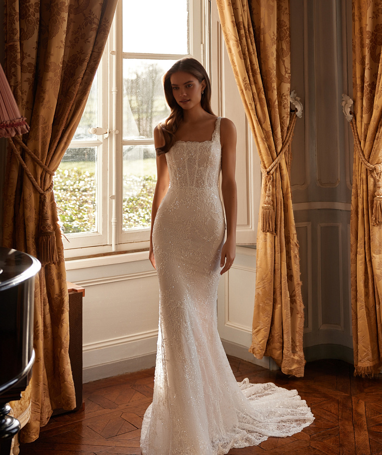 Роскошная русалка с квадратным вырезом и пышным слейфом