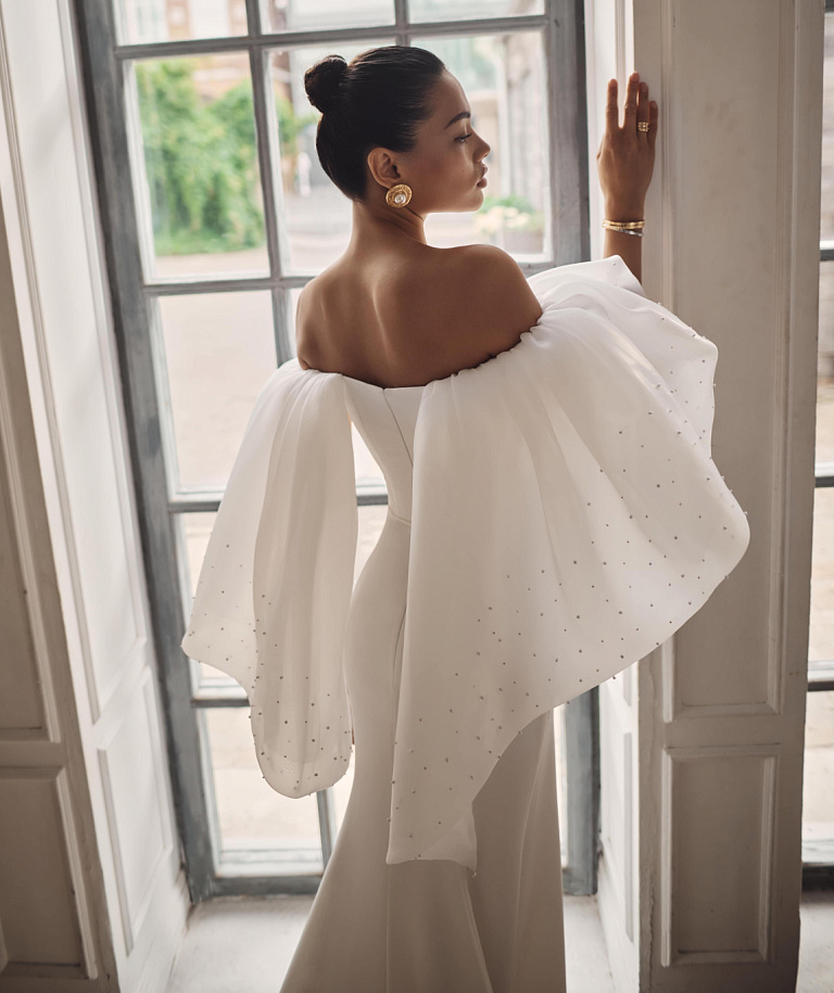 Стильное свадебное платье облегающего силуэта