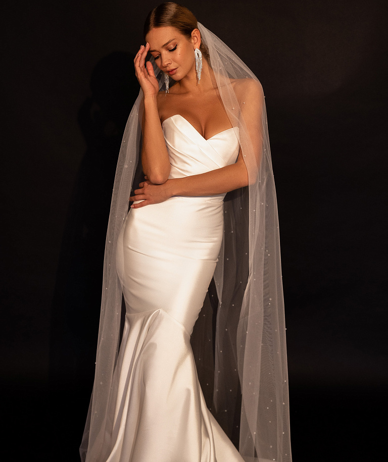 Свадебная фата с россыпью хрусталя