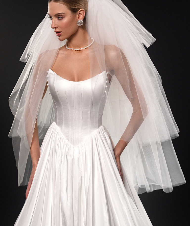 Атласное свадебное платье принцесса