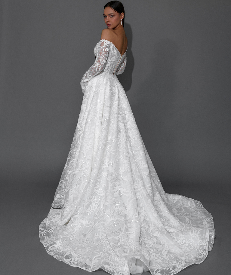 Роскошное кружевное свадебное платье с рукавами