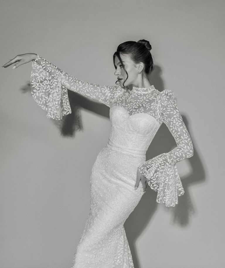 Кружевное свадебное платье рыбка с рукавчиками клёш