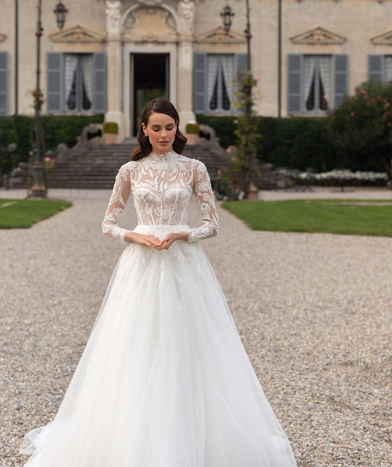 Пышное свадебное платье с закрытым верхом