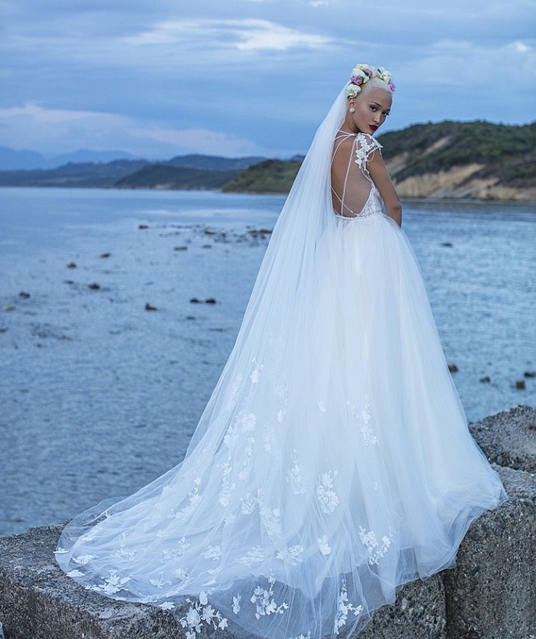 Фата с кружевом но шлейфу