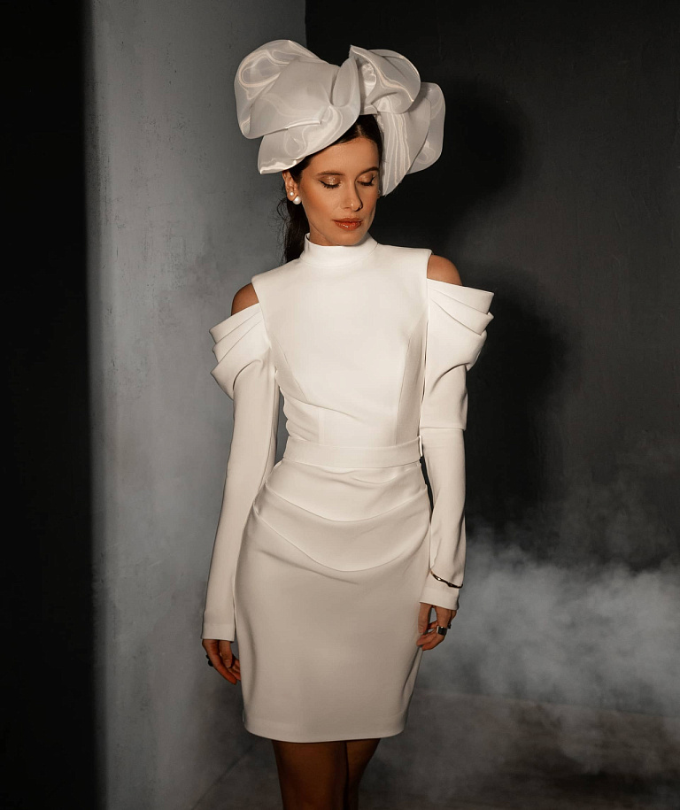 Белое коктейльное мини платье