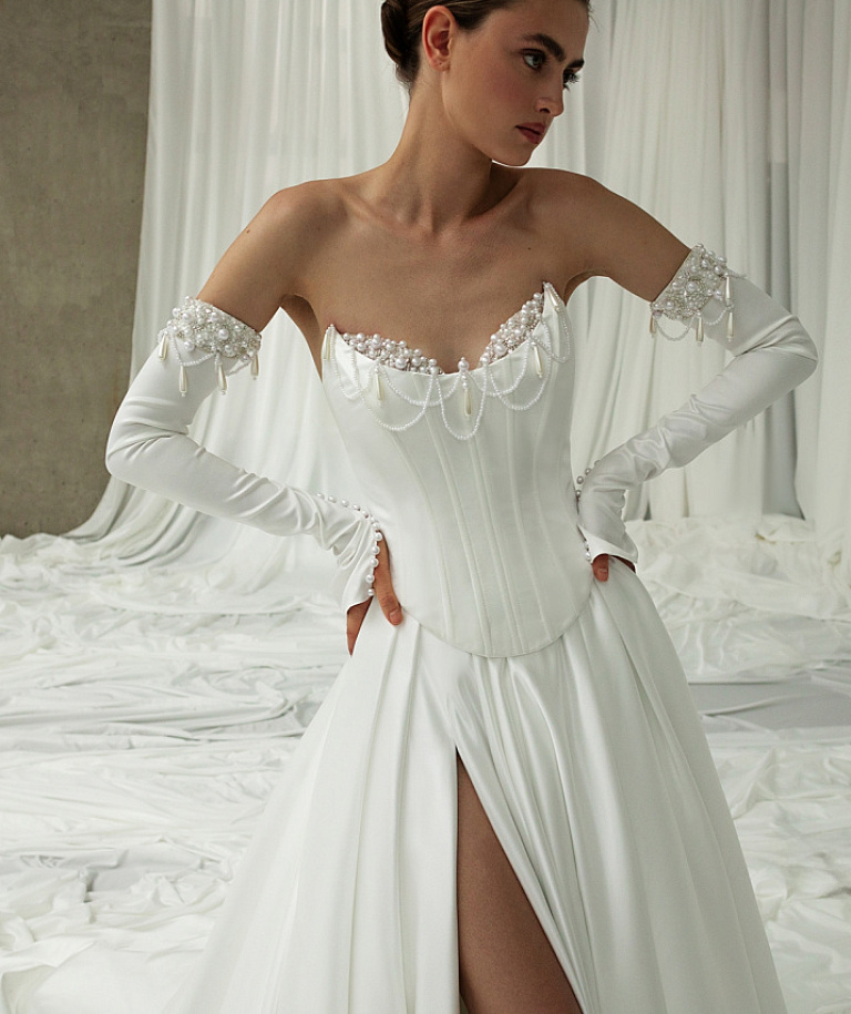 Роскошный свадебный комплект с корсетом и атласной юбкой