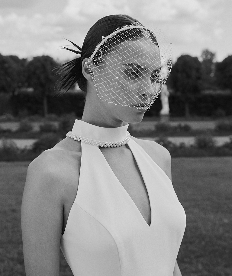 Облегающее свадебное платье с юбкой расклешенной ниже бедер