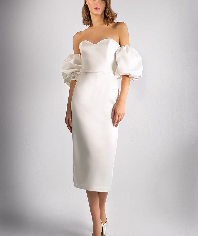 Облегающее атласное свадебное платье