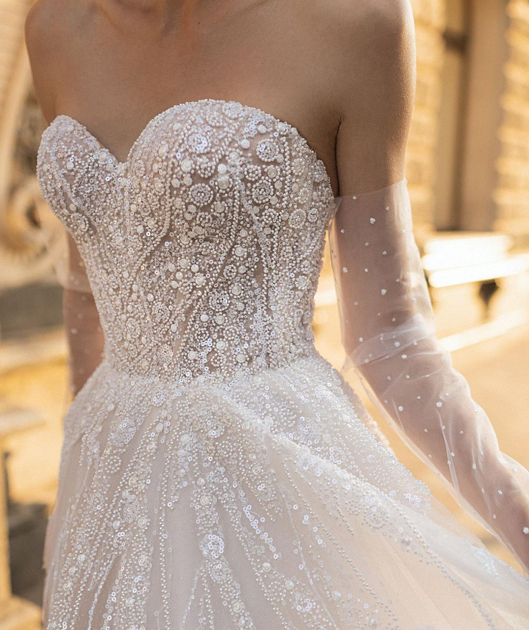Сияющее свадебное платье А-силуэта