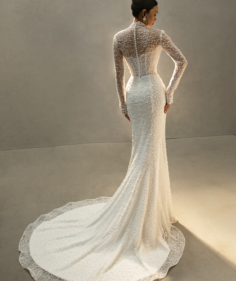 Кружевная русалка с длинным рукавом расшитая жемчугом