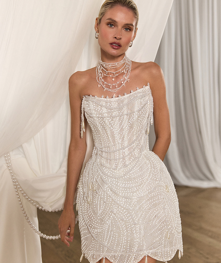 Короткое расшитое платье на корсете с бисером