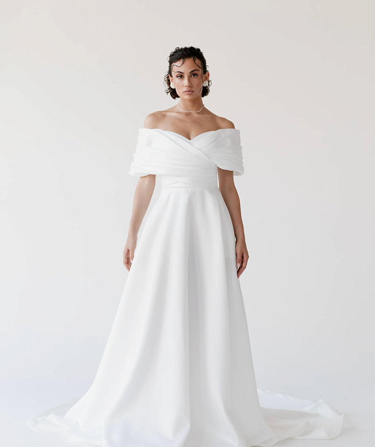 Классическое  свадебное палетье А- силуэта из микадо