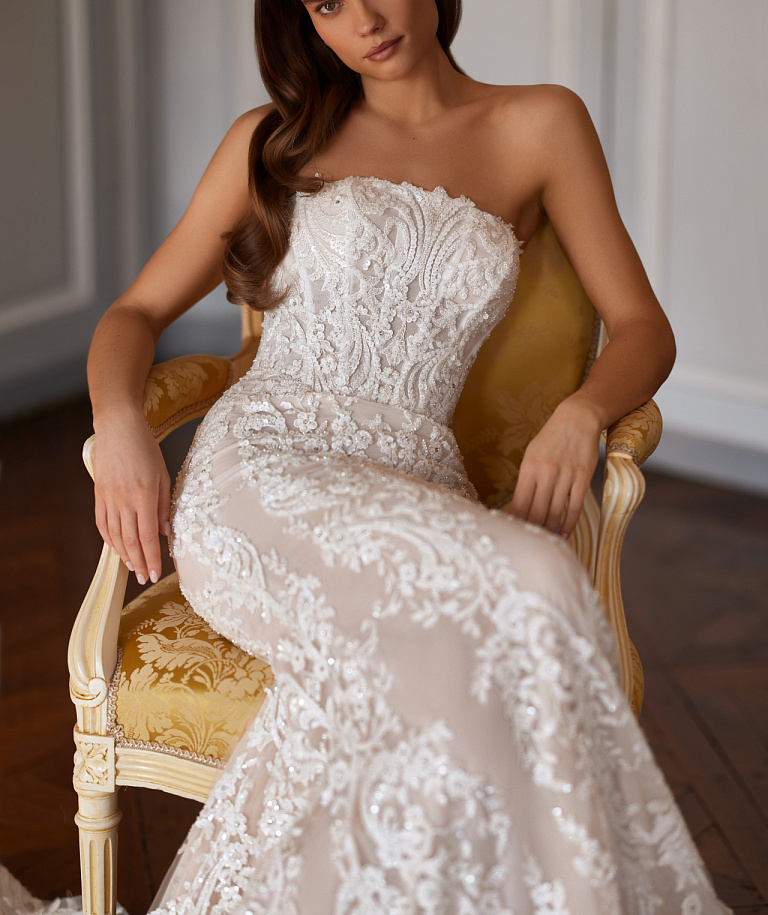 Кружевное свадебное платье рыбка с открытыми плечами