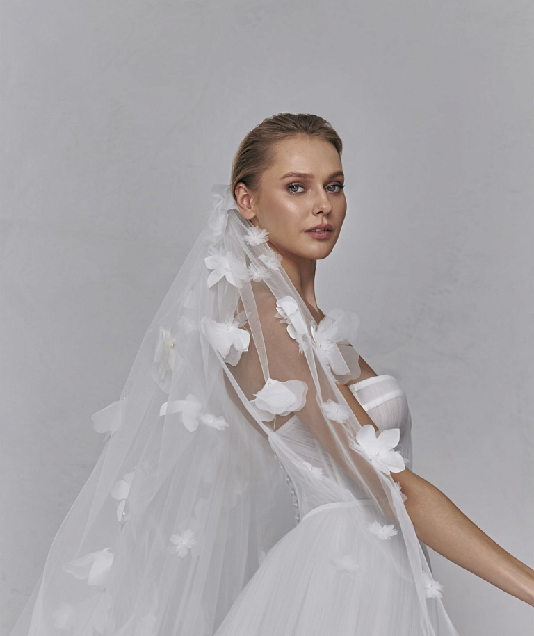 Длинная фата с 3Д цветами