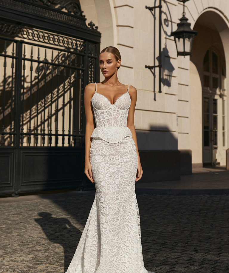 Кружевной свадебный комплект с корсетом