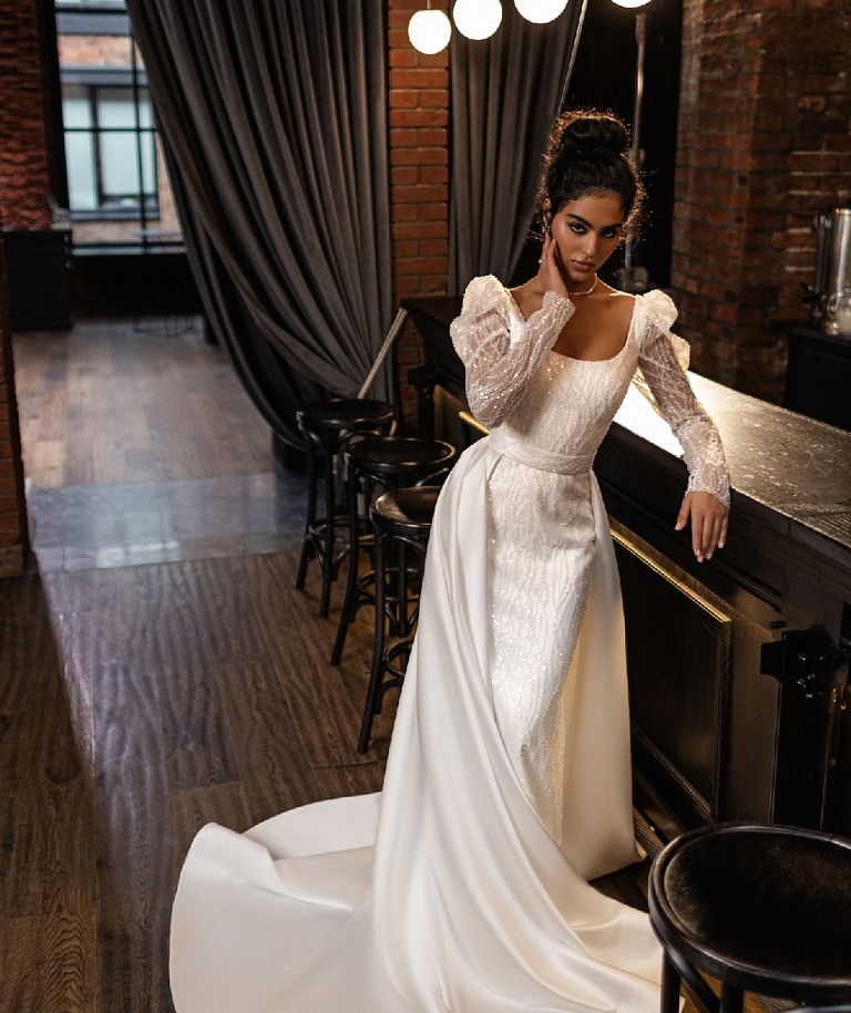 Роскошное свадебное платье со съемным шлейфом