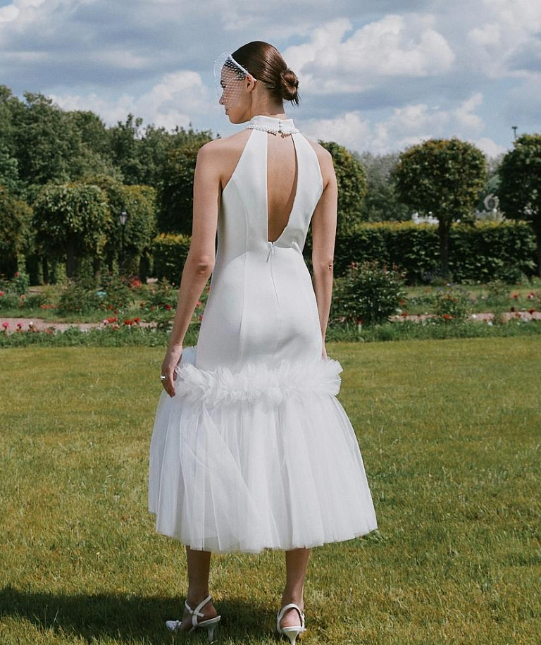 Облегающее свадебное платье с юбкой расклешенной ниже бедер