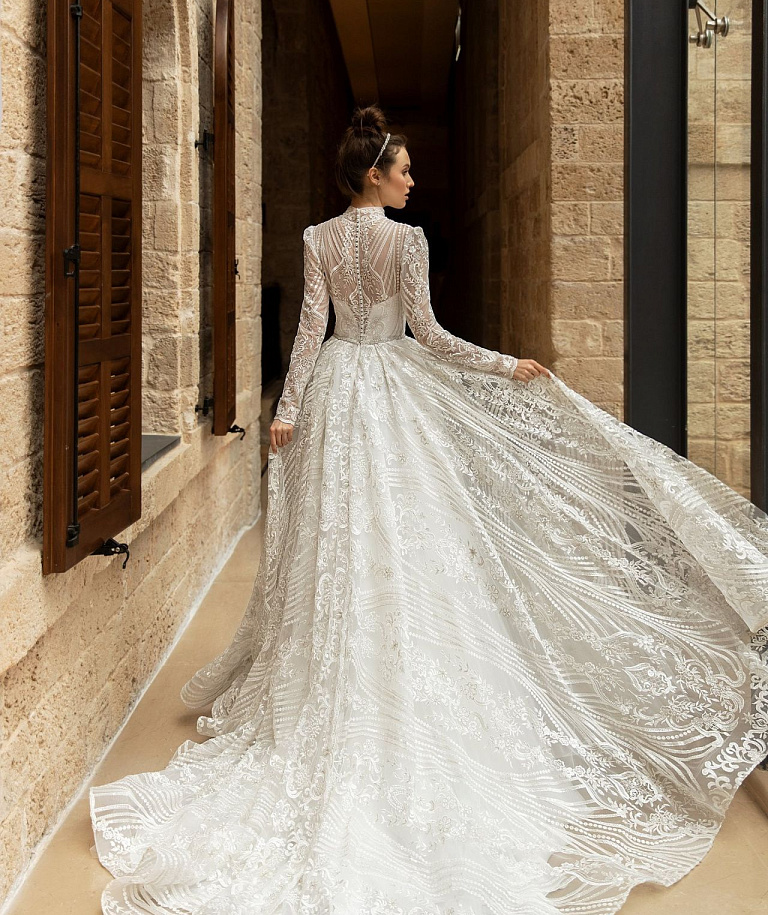 Закрытое кружевное свадебное платье