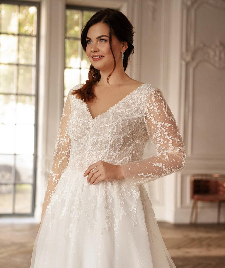 Свадебное платье для полных девушек с рукавами