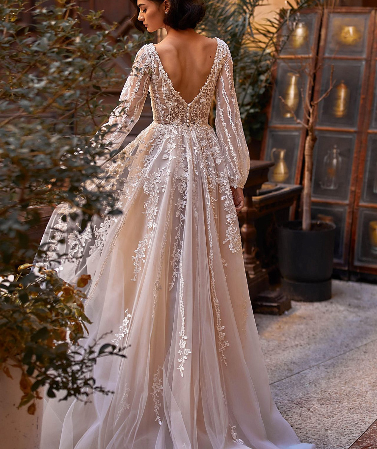 Кружевное свадебное платье с объемными рукавами