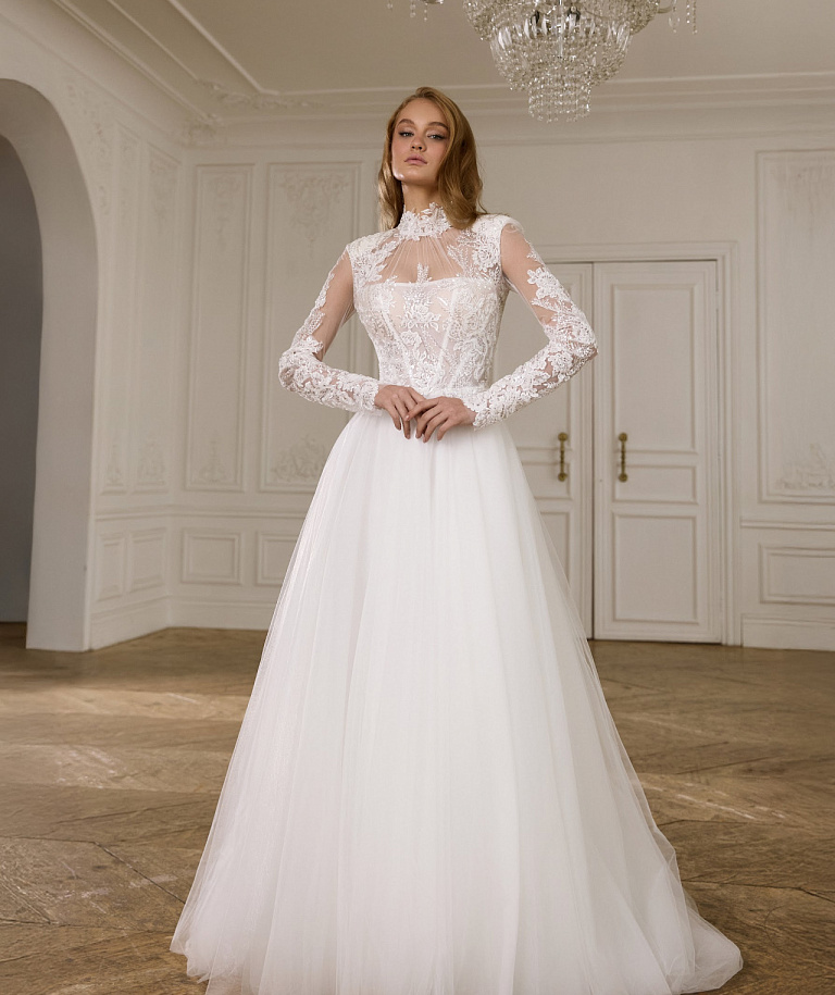 Закрытое свадебное платье с юбкой из фатина и кружевным верхом