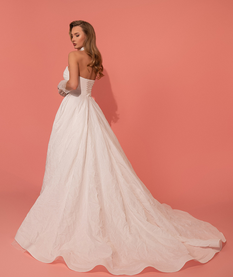 Стильное свадебное платье из тафты