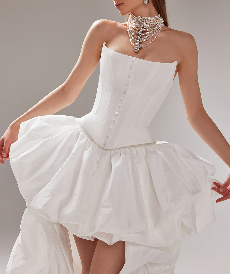 Пышный свадебный комплект из тафты с удлиненной юбкой